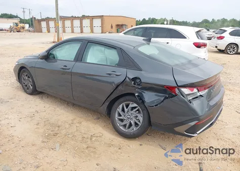 2024 Hyundai Elantra Sel z USA, uszkodzony, nr VIN KMHLM4DG4RU691423